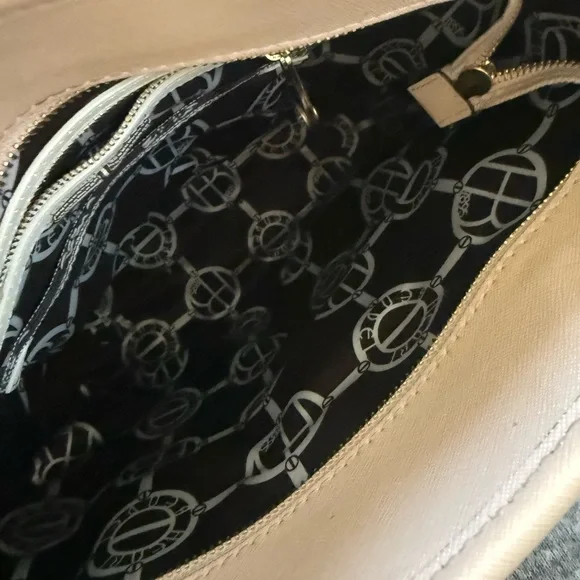 Classic Henri Bendel bag - Picture 7 of 9